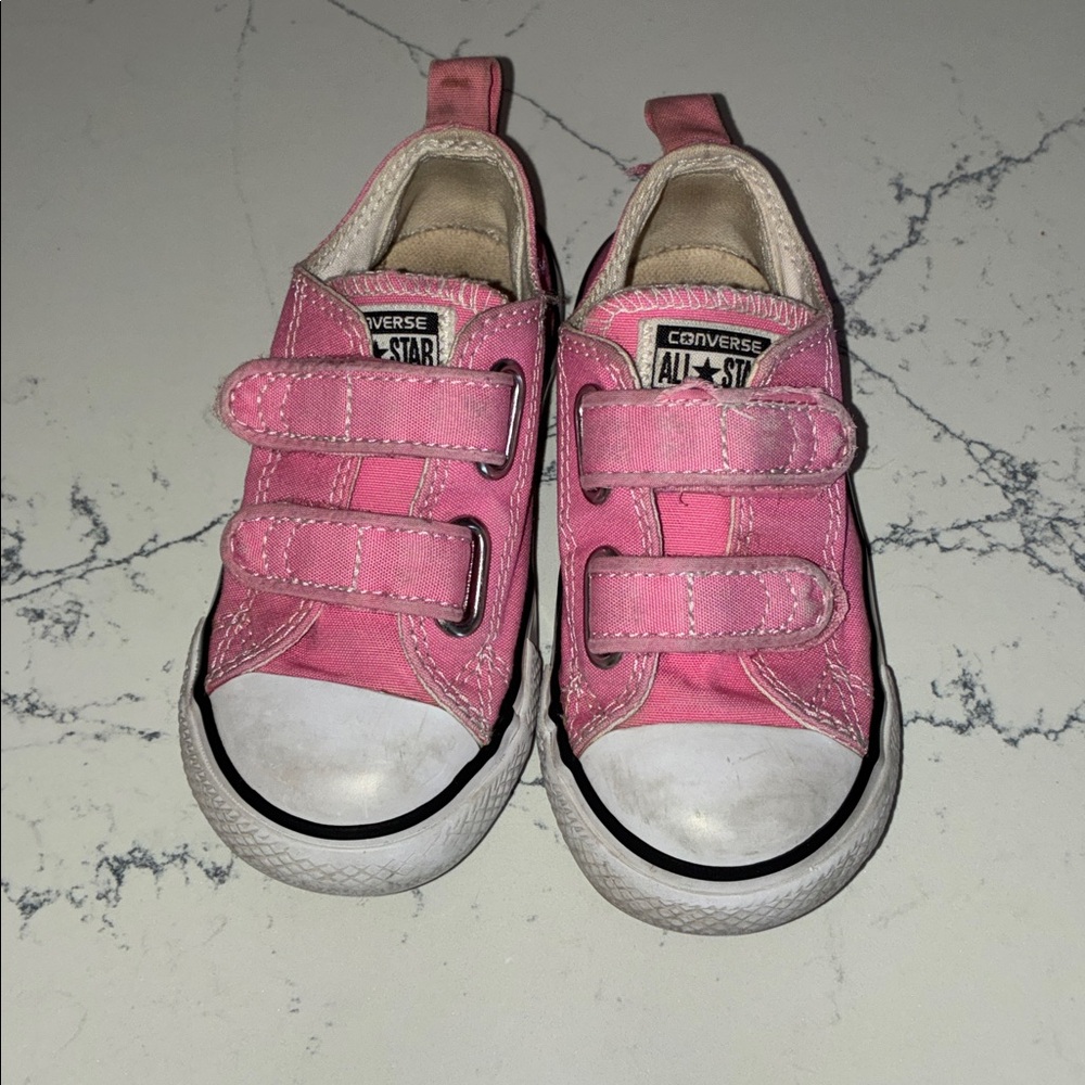 Converse Kids Sneakers in Vibrant Pink